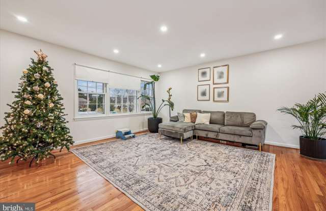 11712 SEVEN LOCKS Road