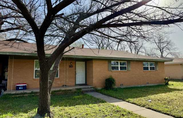 517 Lydia St, Stephenville, TX 76401