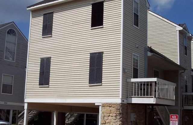 Remodeled 2 Bedroom Unit In Cobblestone - Water Included!