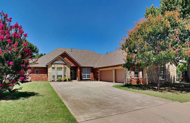 Photo of 3 Bedroom home in Edmond with 2 living rooms and bonus room