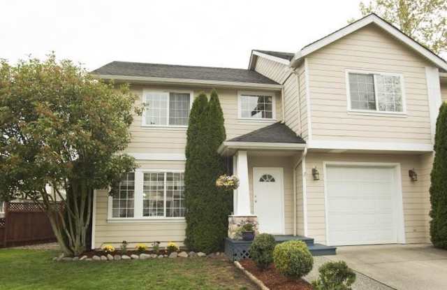 RENT SPECIAL! $500 OFF OF FIRST MONTH! 3 Bedroom, 2.5 Bath in the Cordata/Meridian Area!