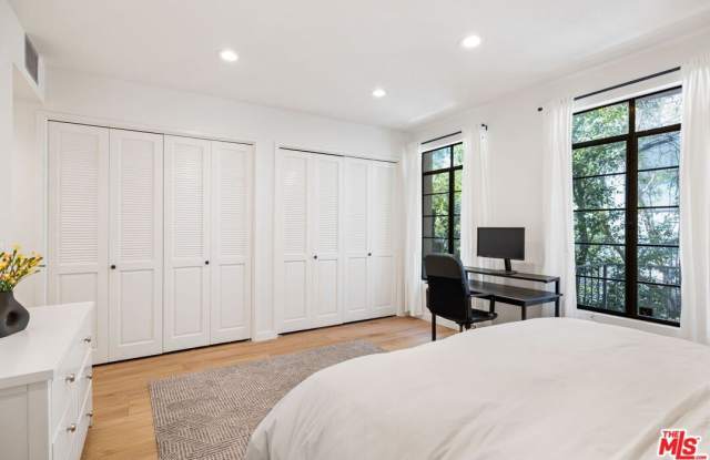 1833 Fairburn Ave unit: 205