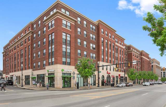 StateHouse Varsity - Student Housing
