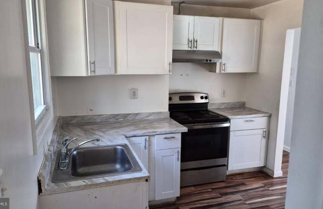 5004 MEADOWBROOK Drive