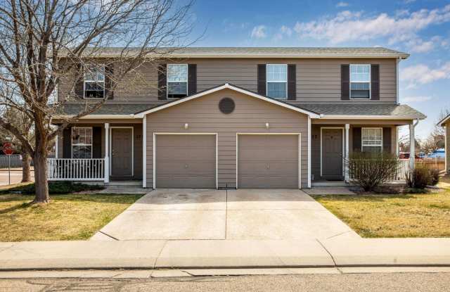 Look and Lease Special First 2 Weeks Free! Adorable 2 bedroom townhome with garage!