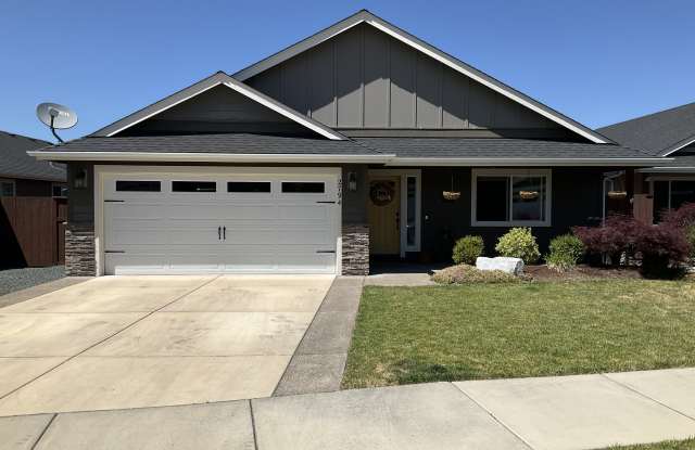 2794 Esther Ln