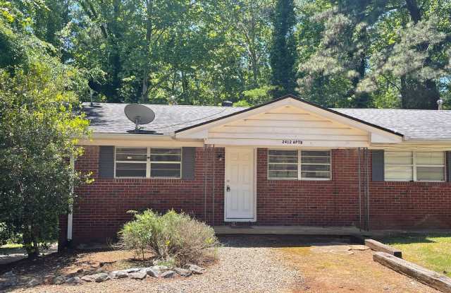 One bedroom, 1 bath Apartment on Airport Drive!