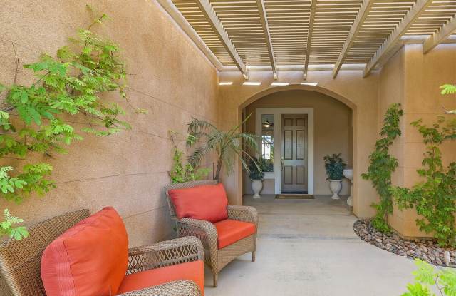 81126 Avenida Lorena