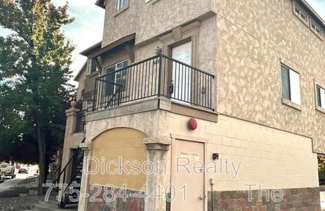 405 Holcomb Ave