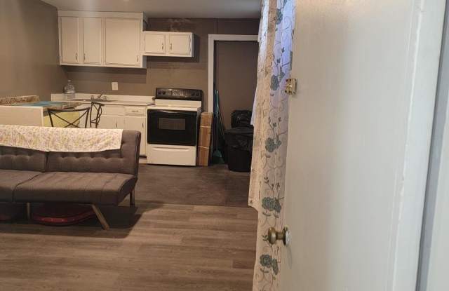 6035 VINE Street unit: Rear