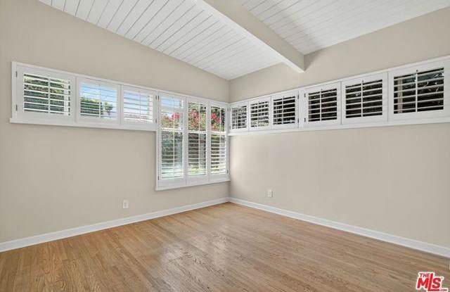 2042 Linda Flora Drive