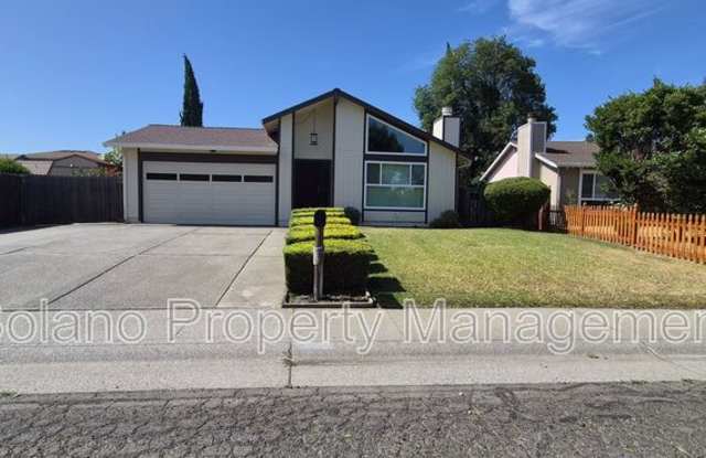1121 Swallow Ln