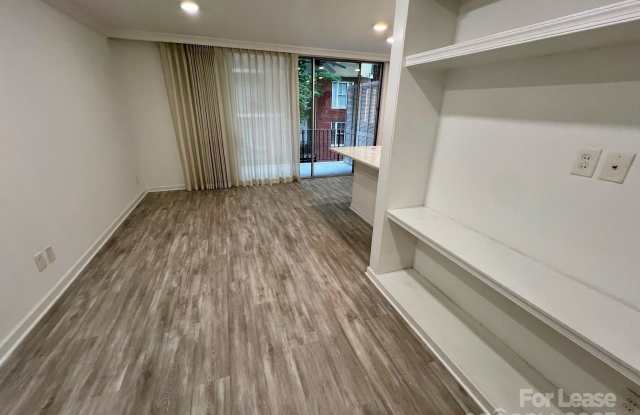 400 Queens Road unit: B4