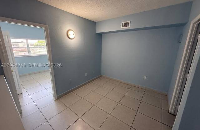1350 W 53rd St