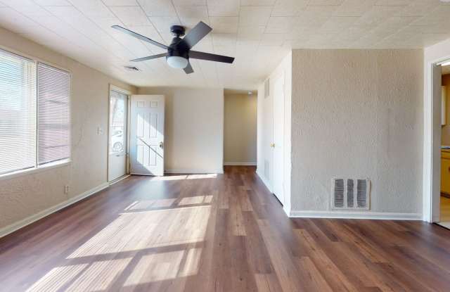 3 Bedroom, 1 bathroom House