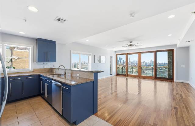 Photo of 215 MANHATTAN AVE