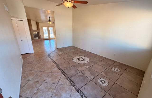 ⭐ Spacious 3-Bedroom 2-Bathroom Chandler Home with Vaulted Ceilings and Large Yard