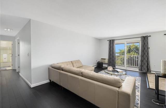 37 Bullocks Point Avenue