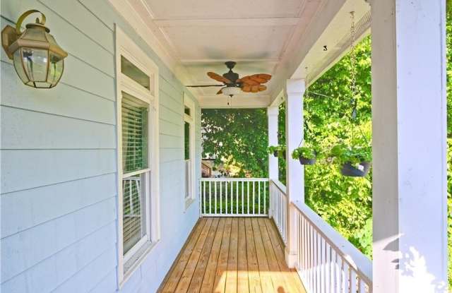 1199 Foster Place NW