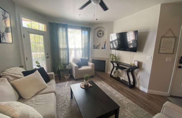 Beautiful 1 bedroom 1 bath Condo Near DIA