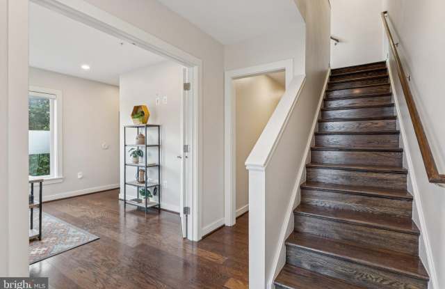 8091 RED HOOK Street