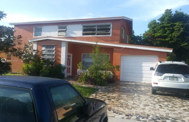 3680 NW 39th St - 3680 Northwest 39th Street, Lauderdale Lakes, FL 33319