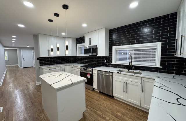 6236 N Francisco Avenue unit: 1