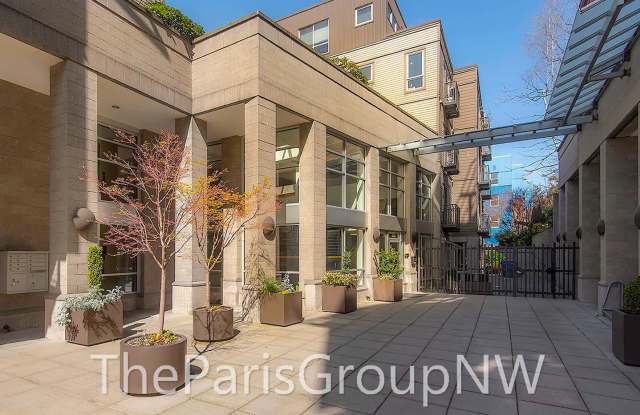 Exceptional 673sf CapHill 1BR+Den * FREE pkg * Lg Ofc Space photos photos