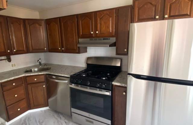 3b1.5b Row House with Deck near Torresdale ave Available Now