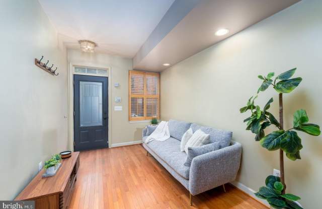 2132 CAMBRIDGE STREET