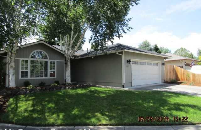 1567 Saratoga Dr. - 1567 Saratoga Drive, Medford, OR 97501