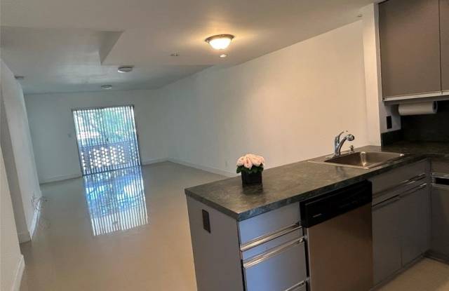 Photo of 2800 NE 14th Street Cswy