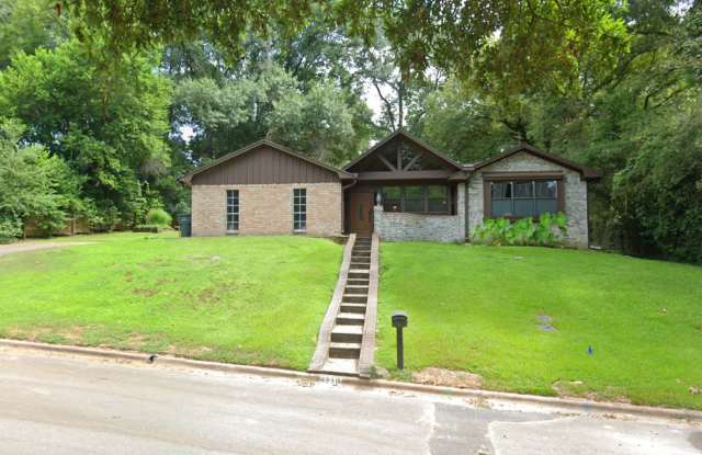 Photo of Colonial Hills - 3 bedroom 2 bath