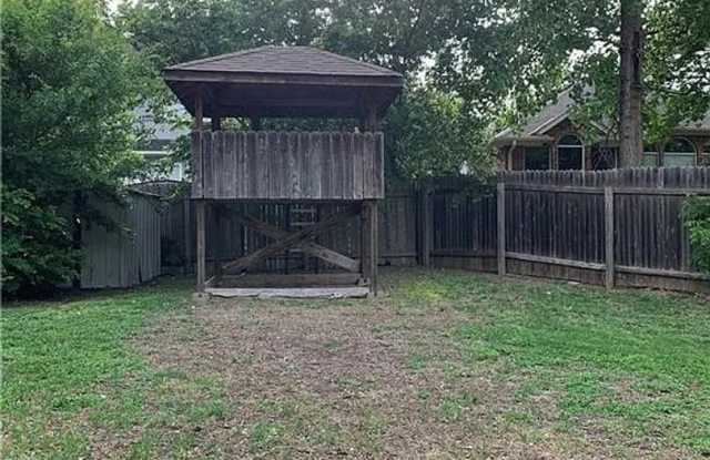 Room in 5 Bedroom Home at Fort Grant Dr