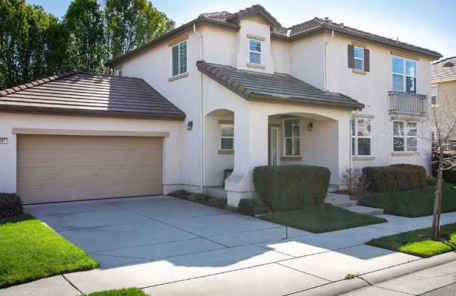 1081 Landmark Cir
