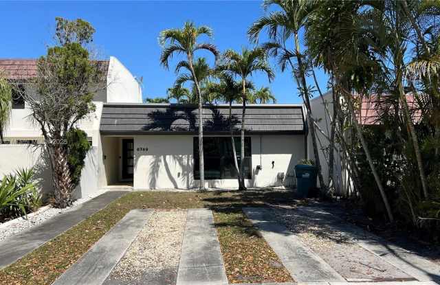 6749 Crooked Palm Ln