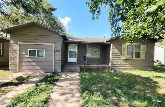 Photo of Adorable 3/1 in Great Location! Half Off First Month Move in Special!!