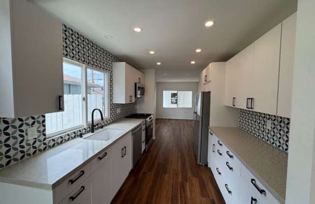 Photo of Recently Renovated 2 Bed / 2 Bath Apartment in Prime La Jolla Location
