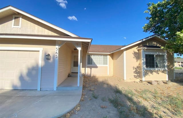 565 Aspen Way - 565 Aspen Way, Fernley, NV 89408