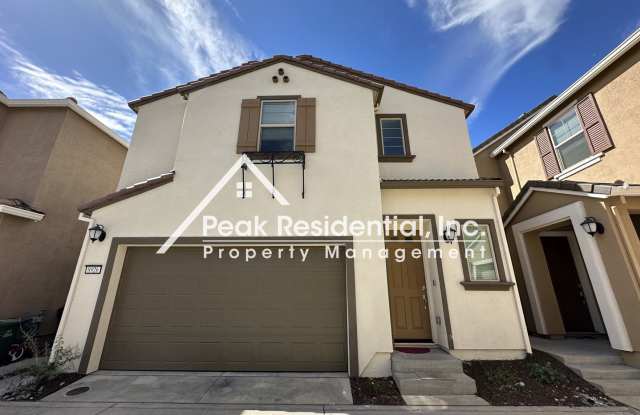 Beautiful Newer Elk Grove 3bd/2.5ba Home with 2 Car Garage