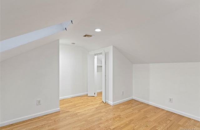 Photo of 14 Bayville Avenue unit: 4