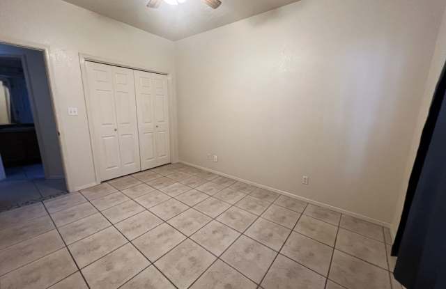 Beautiful 3 Bed 2 Bathroom home with Large Backyard