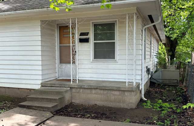 Photo of 111 W Lindburg Duplex