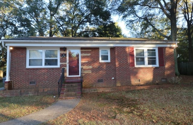 661 Reeves Ave - 661 Reeves Ct, Charlotte, NC 28208