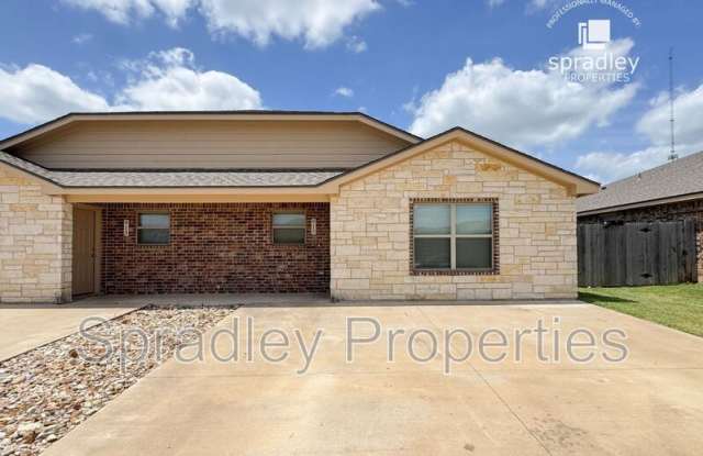 915 Laila Ln