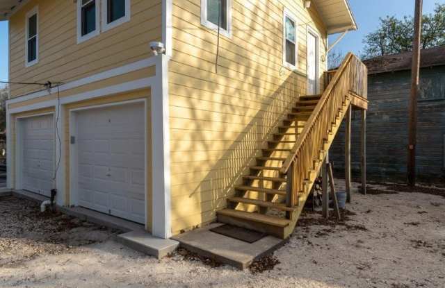 1009 1/2 Furman Ave