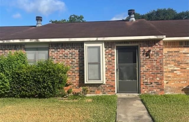 211 Versailles Street - 211 Versailles Street, Victoria, TX 77904