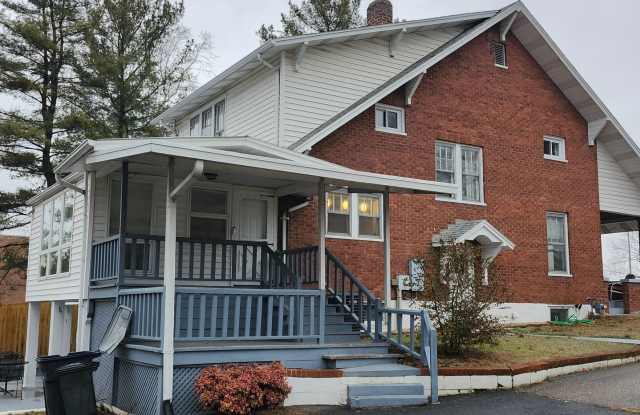 SHORT TERM Single Family 5 BR House in Harrisonburg Available NOW