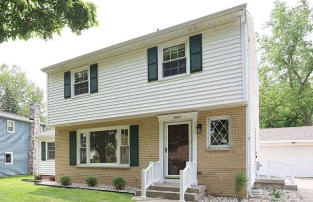1010 N Hampton Dr NE