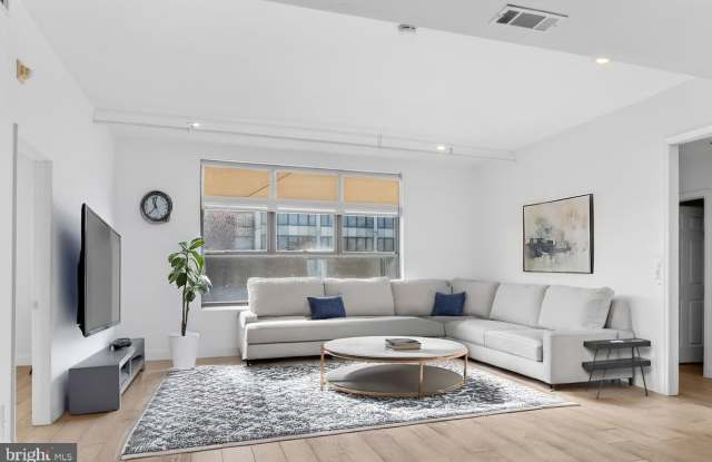 301 SPRING GARDEN Street unit: 3B